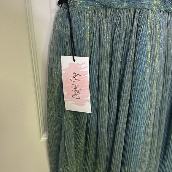 Elegant Blue and Green shimmer A-line Mini Dress with Plunge Neckline - Picture 8 of 11